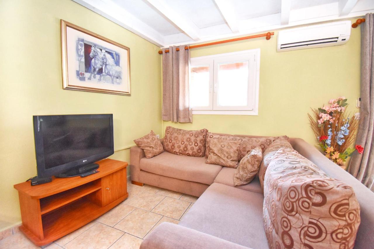 אגיוס גורדיוס Mike'S Apartments מראה חיצוני תמונה